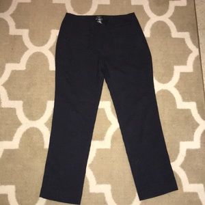 Polka dot cropped pants.